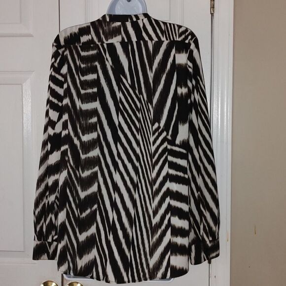 Calvin Klein animal print button down long sleeve blouse  Sz XL  NWOT - Picture 3 of 6
